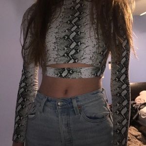 Rue 21 XS cropped mock neck crop top